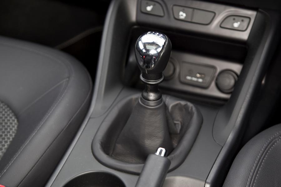  Hyundai ix35 2013 года  (UK) (фото 11 из 93)